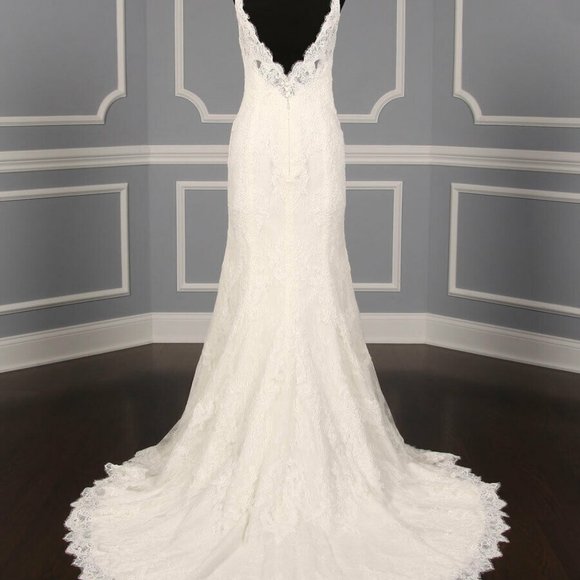 Stunning, ethereal PRONOVIAS OSERA Chantilly lace wedding dress - size 8 US - Picture 7 of 9